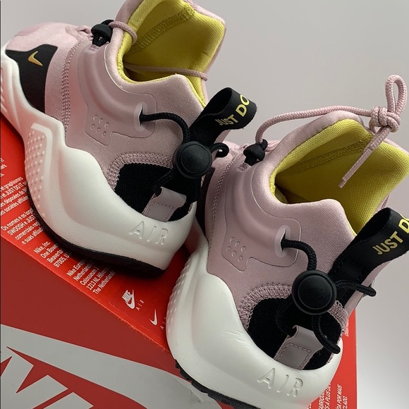 NIKE WMNS AIR HUARACHE CITY MOVE - Picture 12 of 16